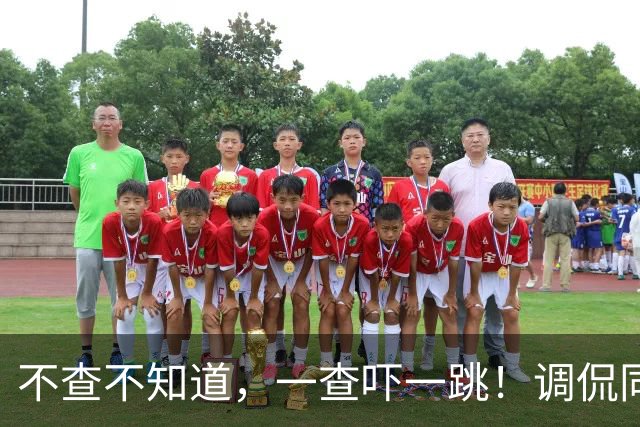 不查不知道，一查吓一跳！调侃同行、辱骂观众的杨议，私下有多壕